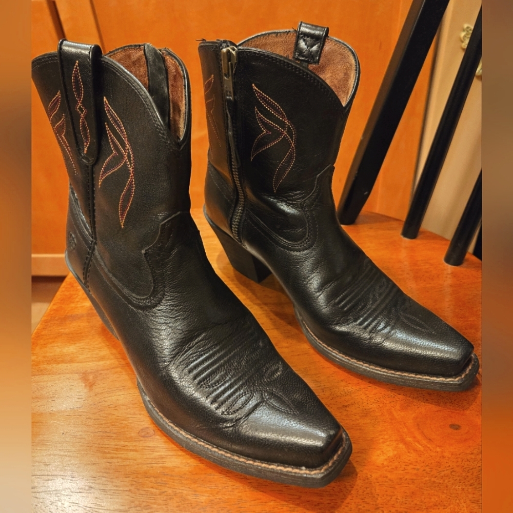 Ariat Darlin Boots Black size 6